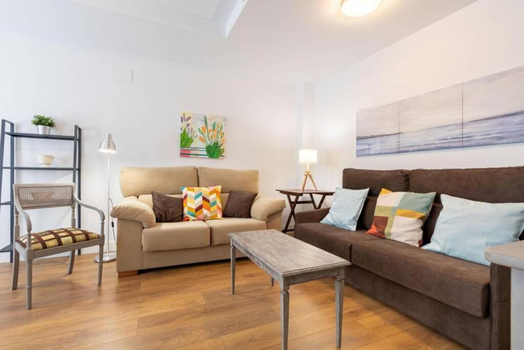 Triana Pages Oasis By Valcambre Sevilha Exterior foto